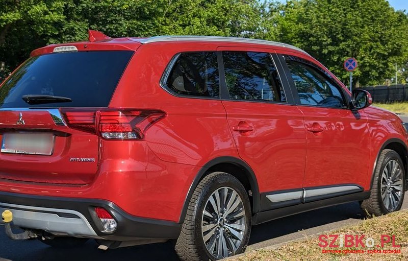 2020' Mitsubishi Outlander photo #6