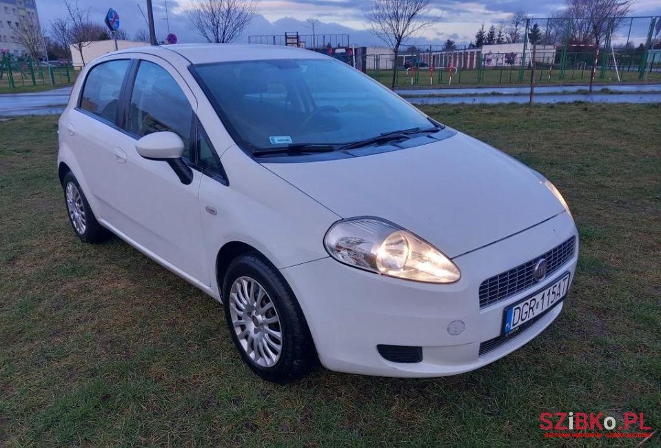 2009' Fiat Punto Evo photo #1