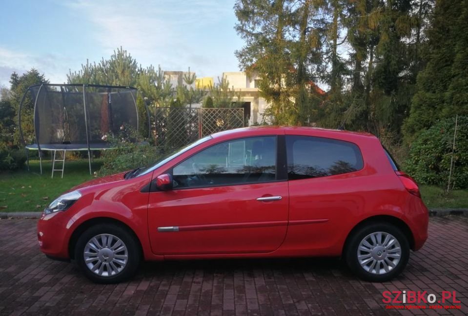 2009' Renault Clio photo #6