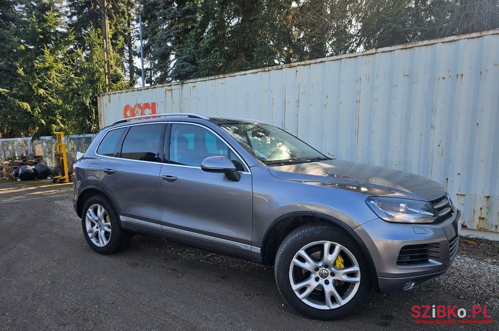 2013' Volkswagen Touareg photo #4