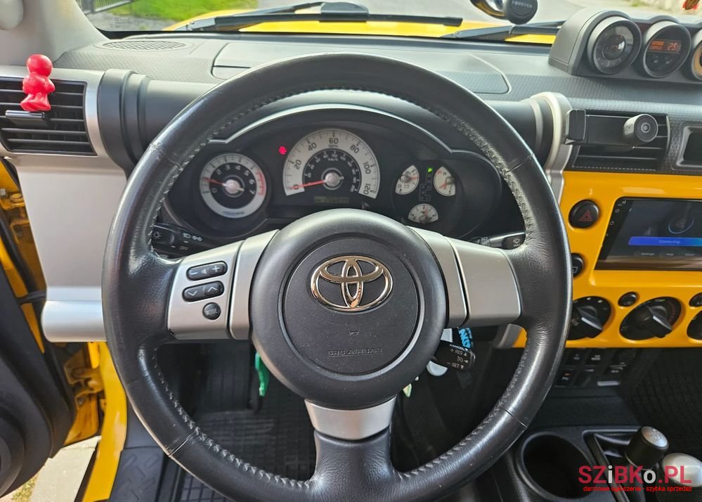 2007' Toyota FJ Cruiser 4.0 4X4 photo #3