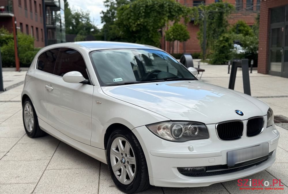 2008' BMW 1 Series photo #1