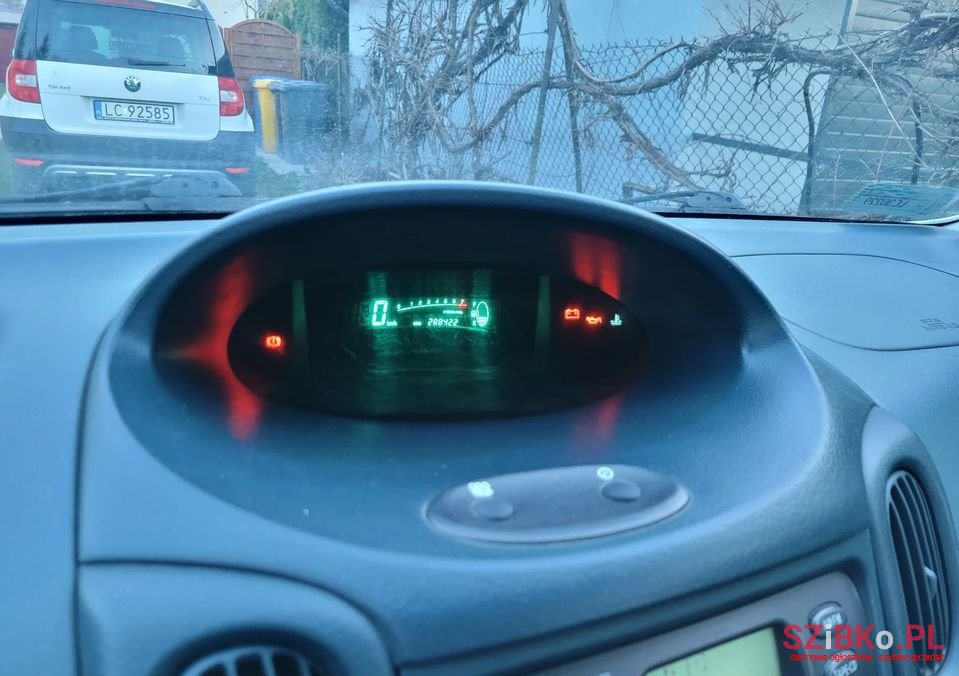 2000' Toyota Yaris Verso photo #4