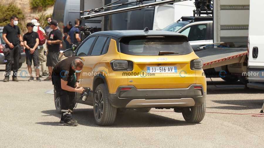 New 2023 Jeep EV crossover outed in first undisguised shots
