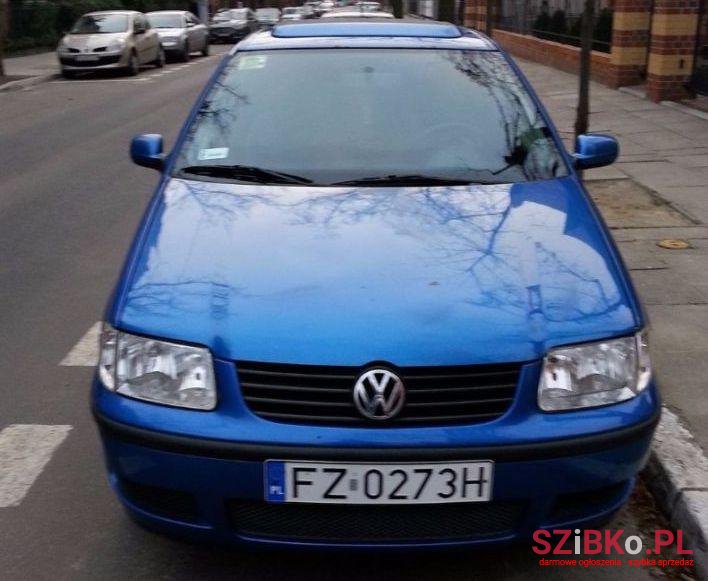 2002' Volkswagen Polo photo #2