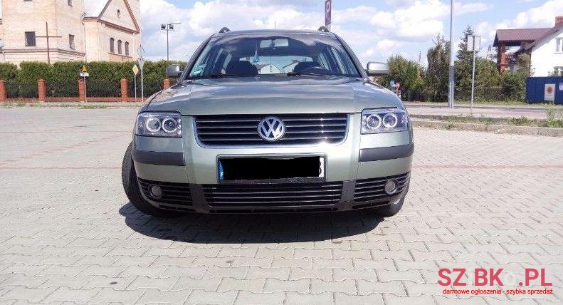 2001' Volkswagen Passat photo #1