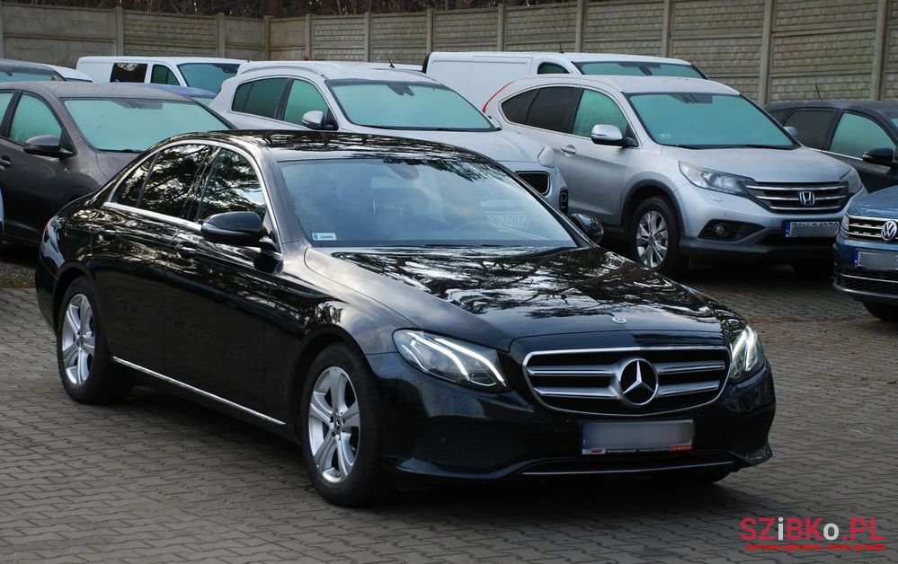 2017' Mercedes-Benz E-Class 220 D 9G-Tronic photo #1