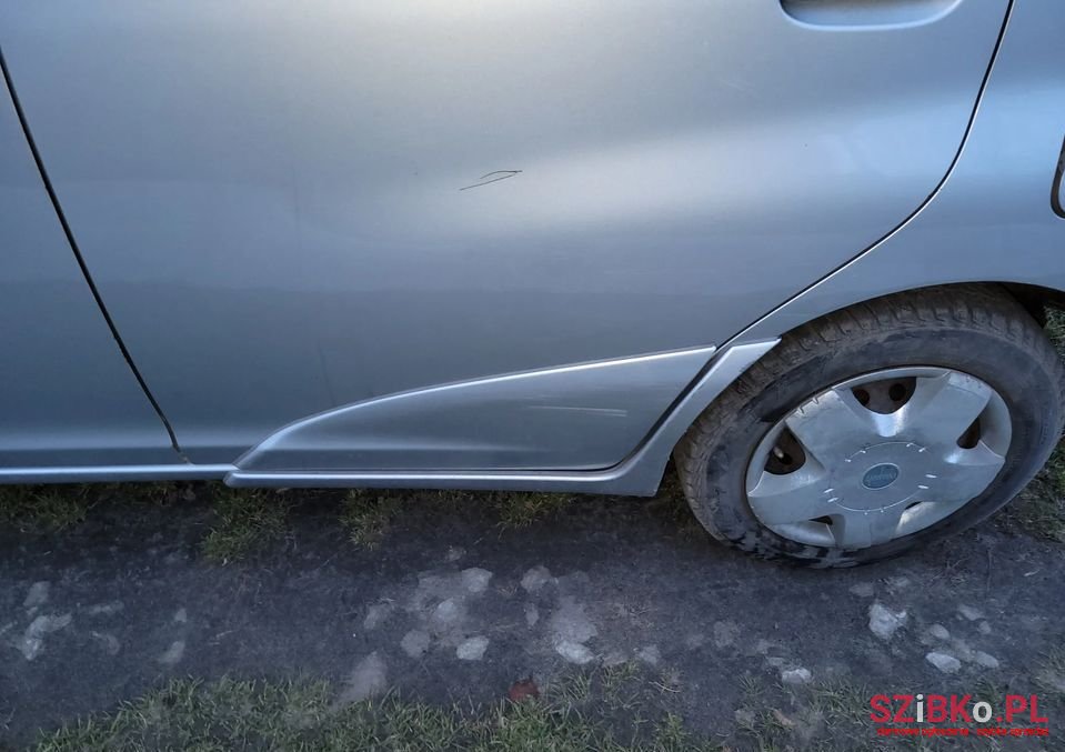 2000' Toyota Yaris Verso photo #2