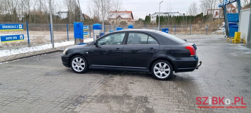 2004' Toyota Avensis photo #1