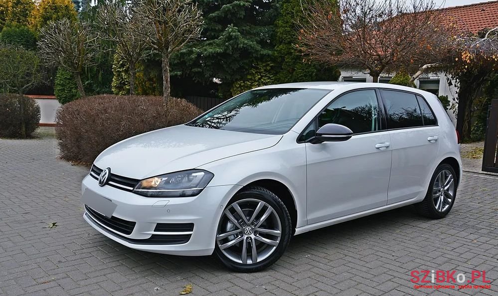 2016' Volkswagen Golf photo #2