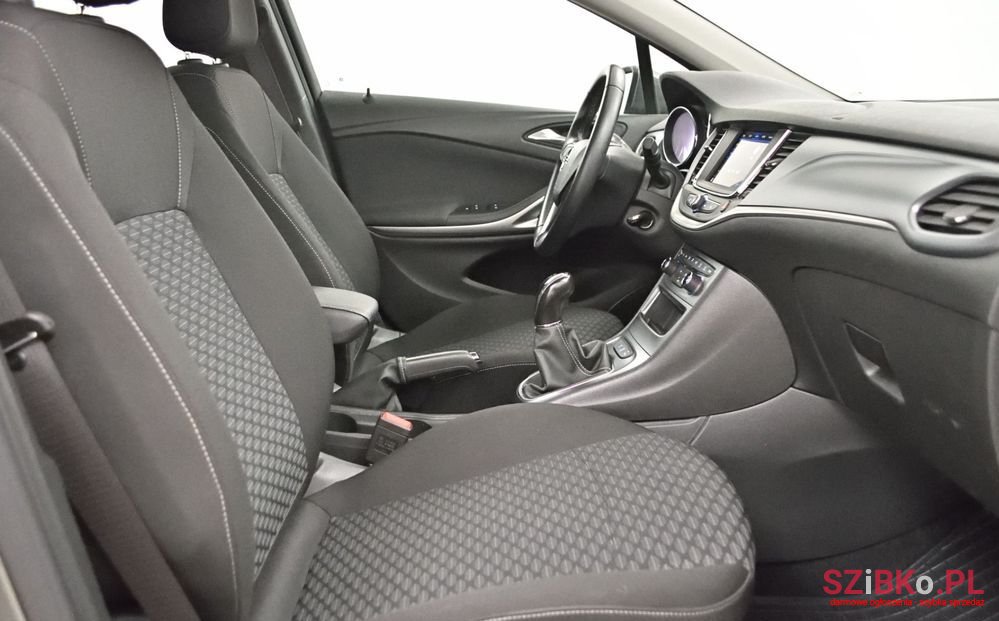 2020' Opel Astra photo #3