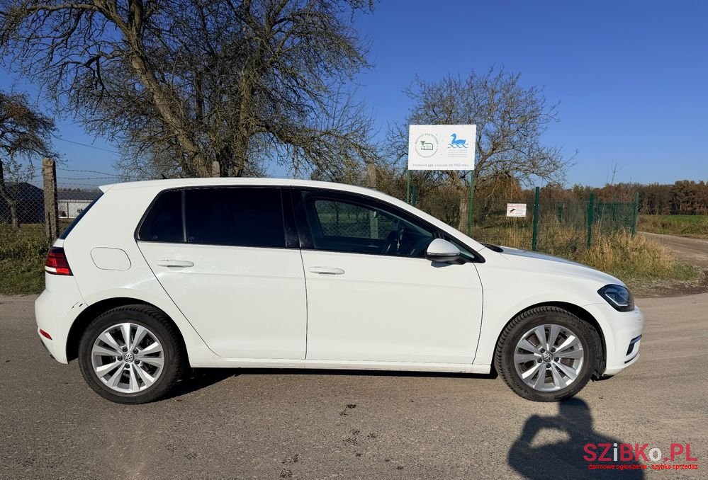 2017' Volkswagen Golf photo #4