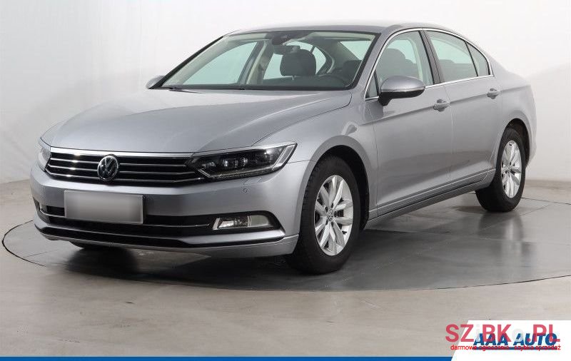 2019' Volkswagen Passat photo #1