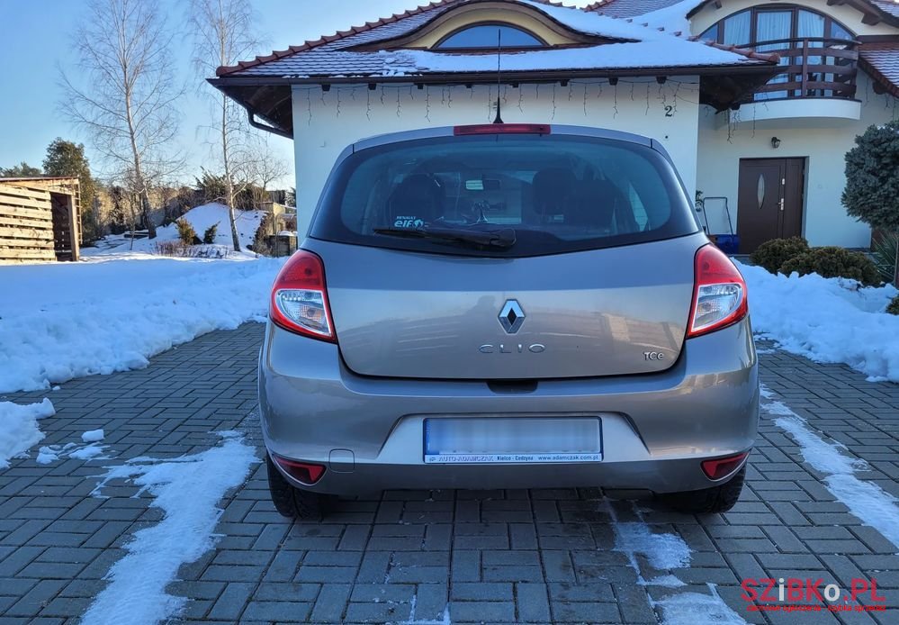 2012' Renault Clio photo #4