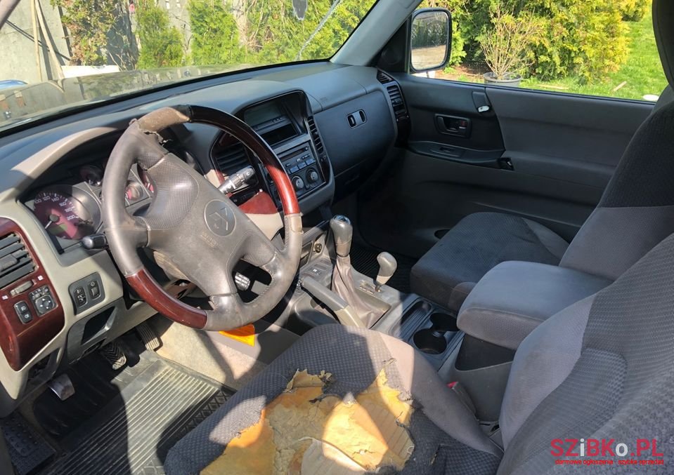 2000' Mitsubishi Pajero photo #6