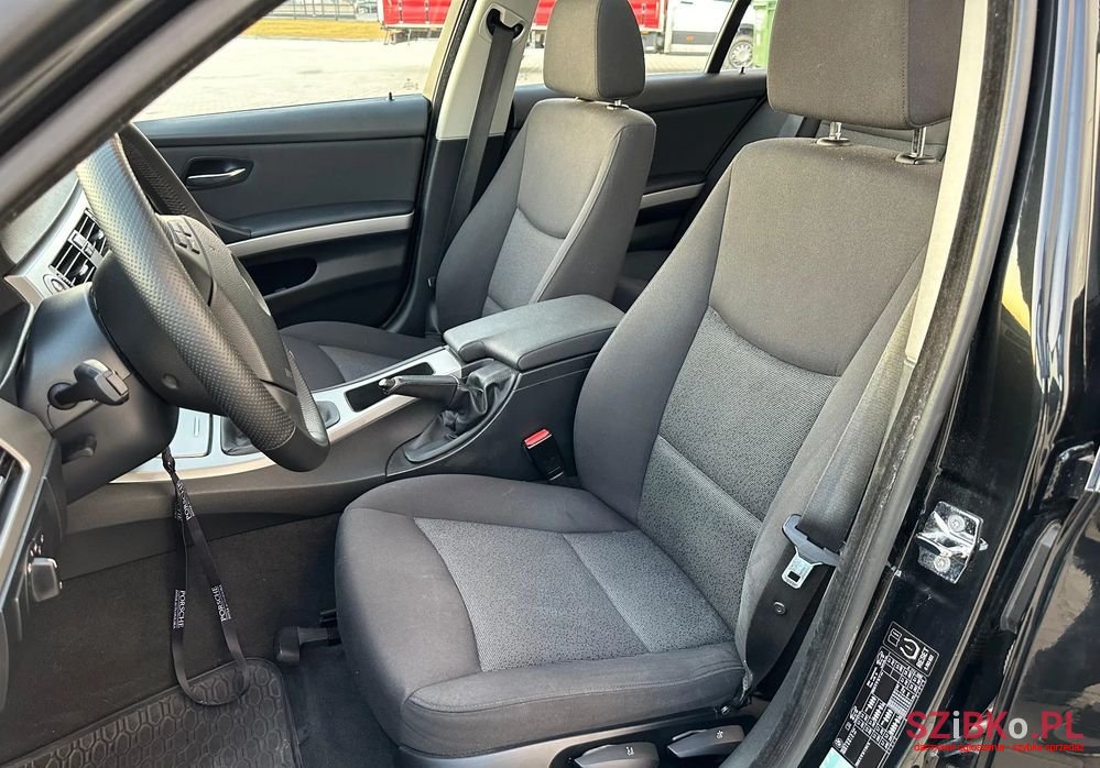 2006' BMW 3 Series 320I Touring photo #6