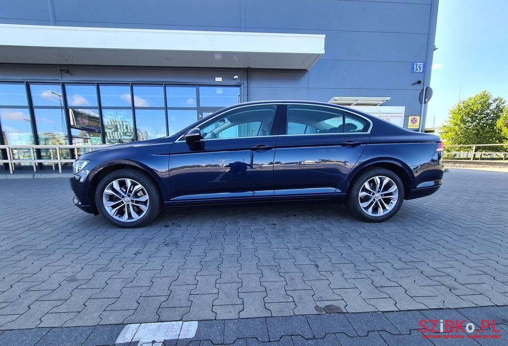 2016' Volkswagen Passat photo #2