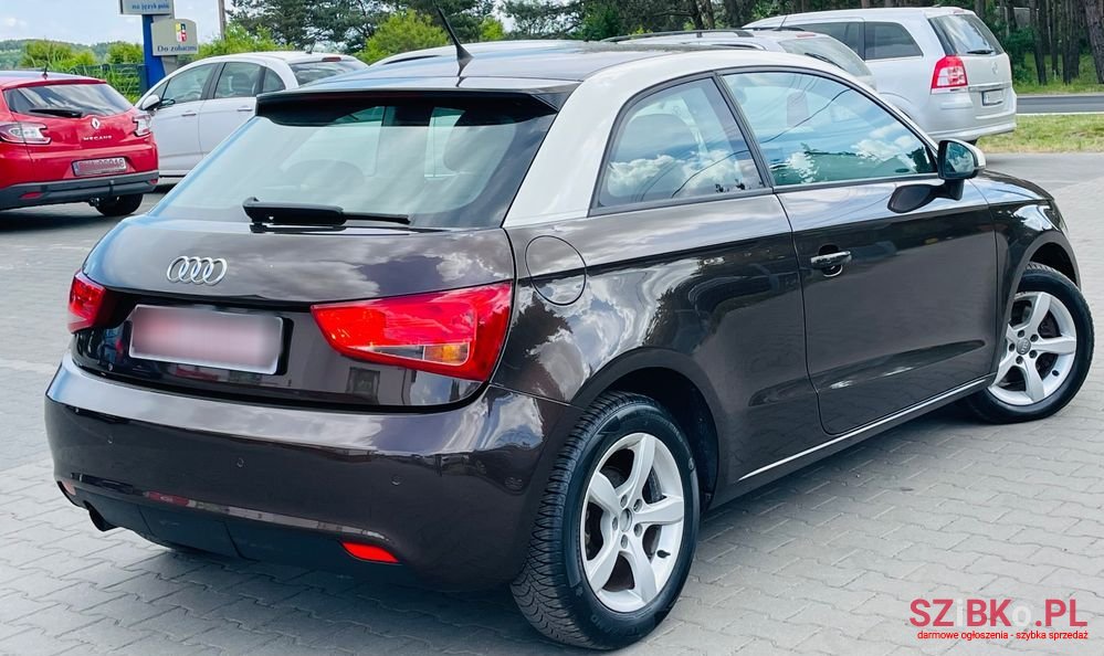 2011' Audi A1 1.6 Tdi S Line Sportpaket photo #6