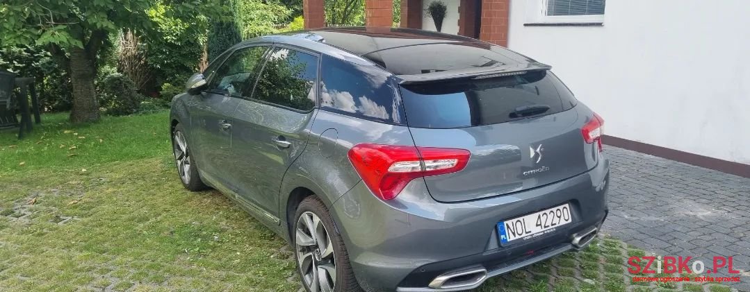 2012' Citroen DS5 photo #1