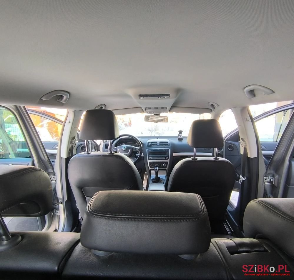 2013' Skoda Octavia Combi photo #2