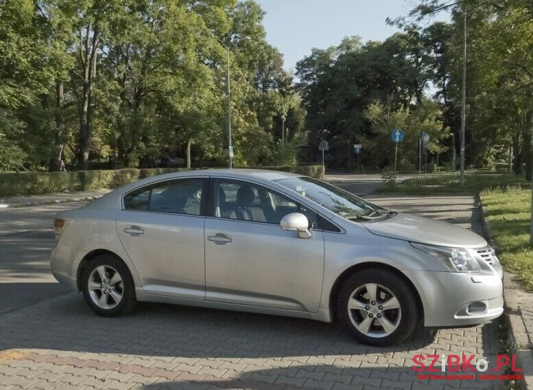 2011' Toyota Avensis photo #3