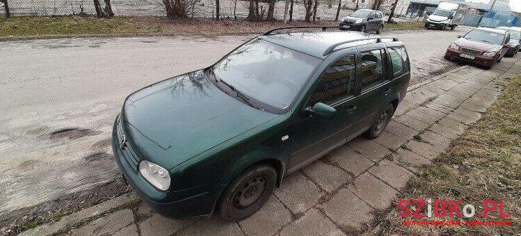 2002' Volkswagen Golf photo #1