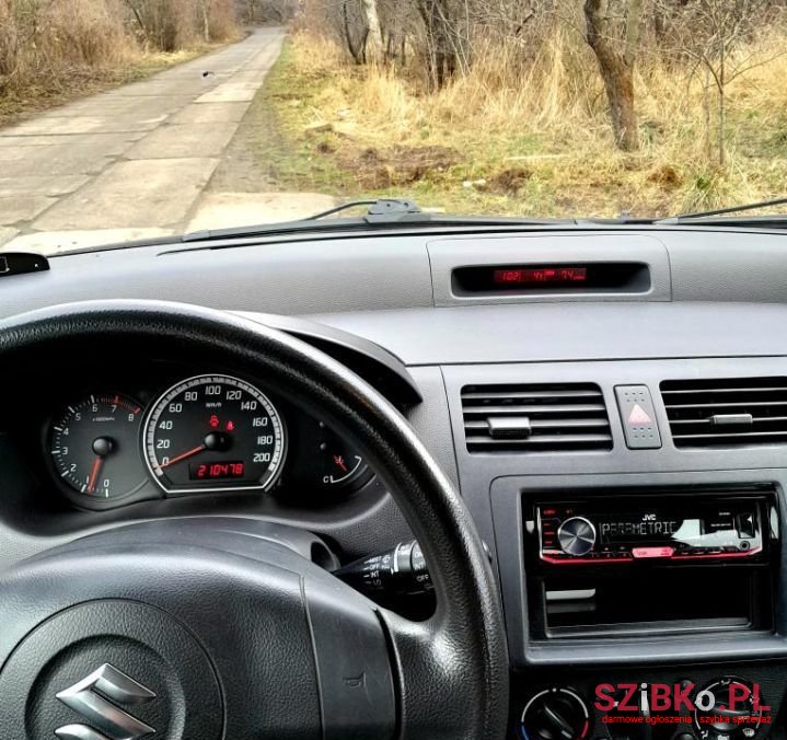 2009' Suzuki Swift photo #6