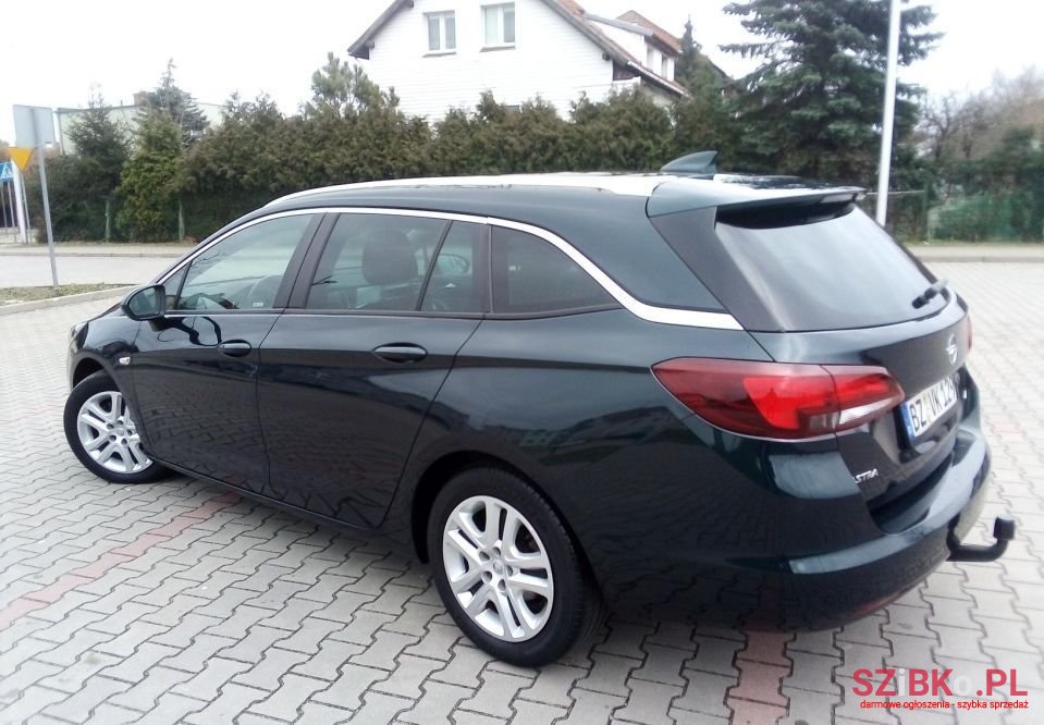 2017' Opel Astra photo #2