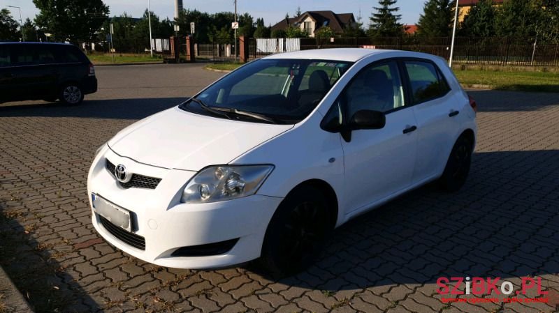2009' Toyota Auris photo #1