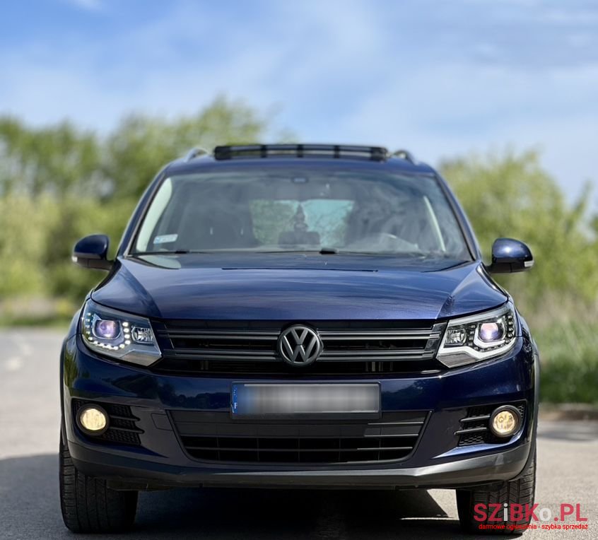 2011' Volkswagen Tiguan photo #3