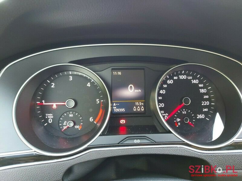 2015' Volkswagen Passat photo #2