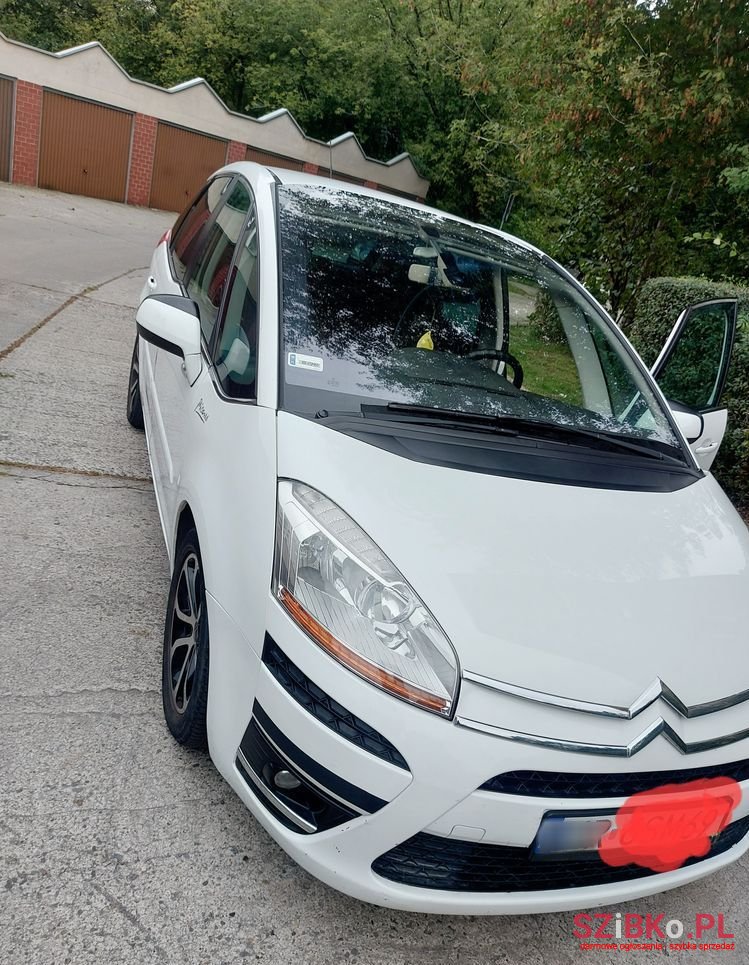 2010' Citroen C4 Picasso photo #2