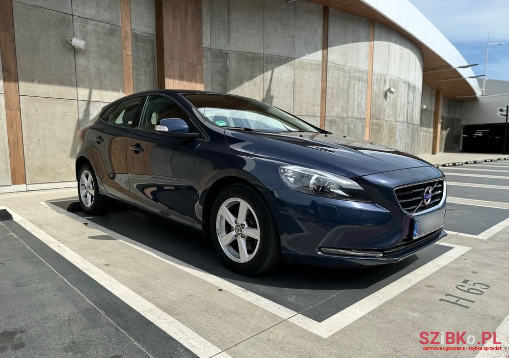 2014' Volvo V40 T2 photo #1