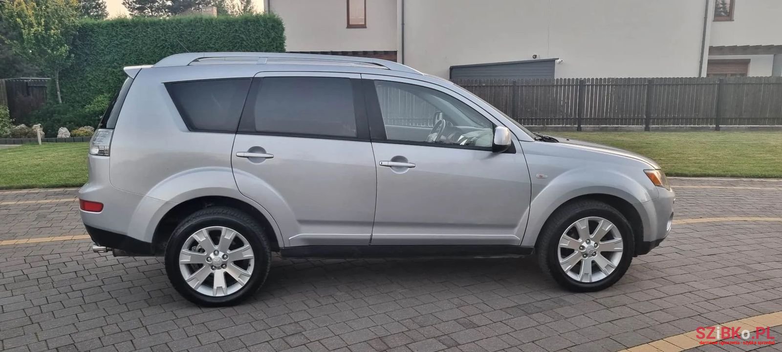 2007' Mitsubishi Outlander photo #3