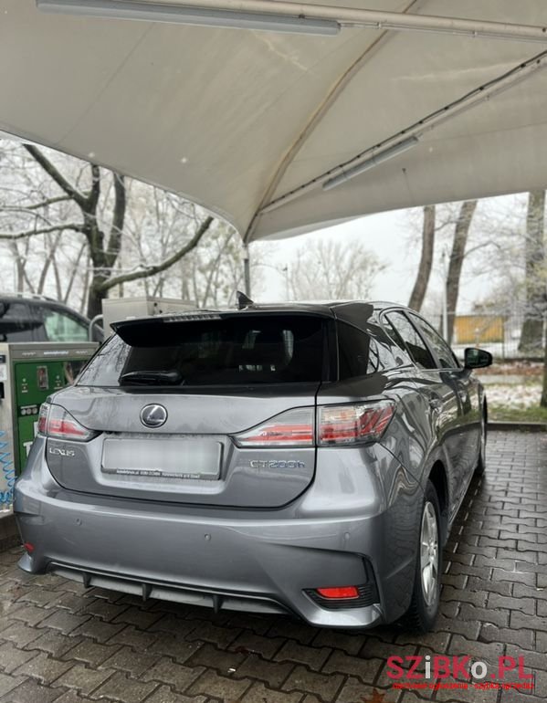 2015' Lexus CT 200H photo #2