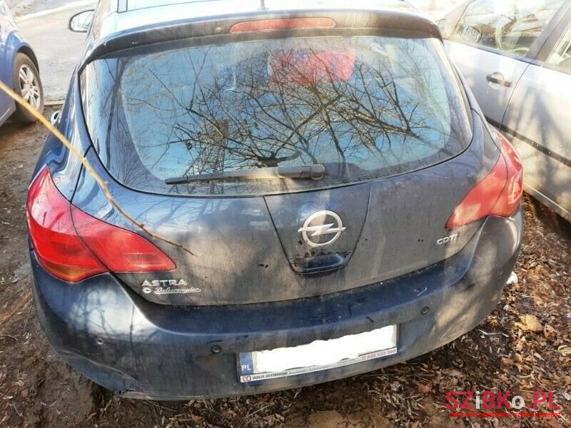 2010' Opel Astra photo #4