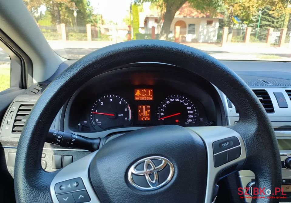 2012' Toyota Avensis photo #6