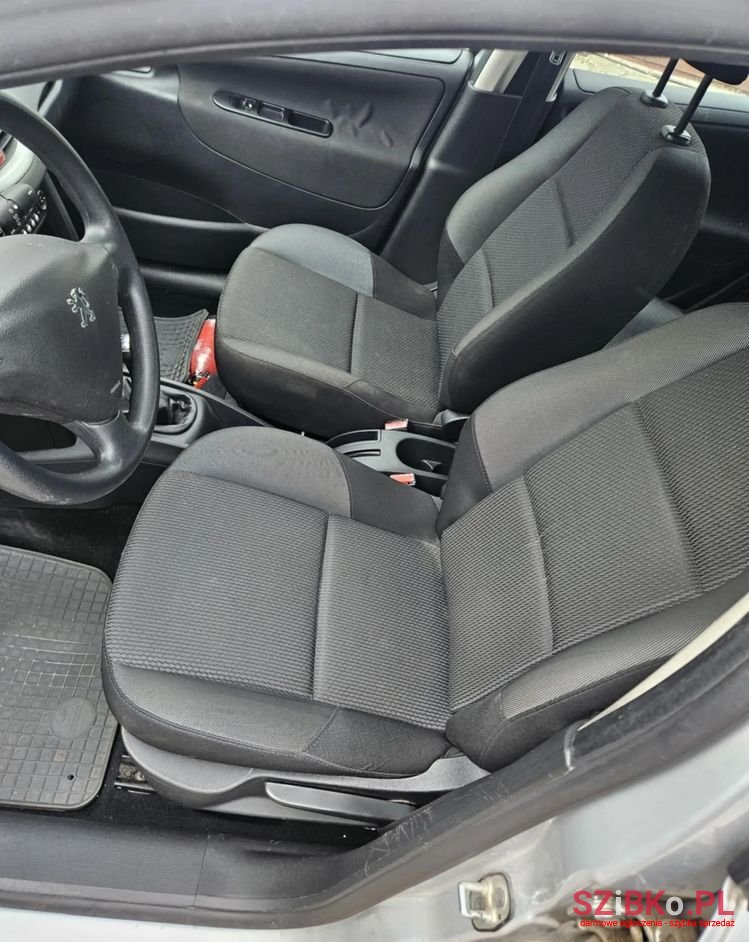 2010' Peugeot 207 1.4 16V Trendy photo #3