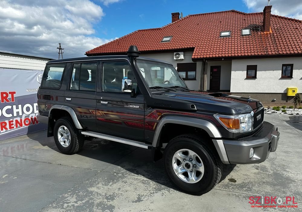 2023' Toyota Land Cruiser photo #5