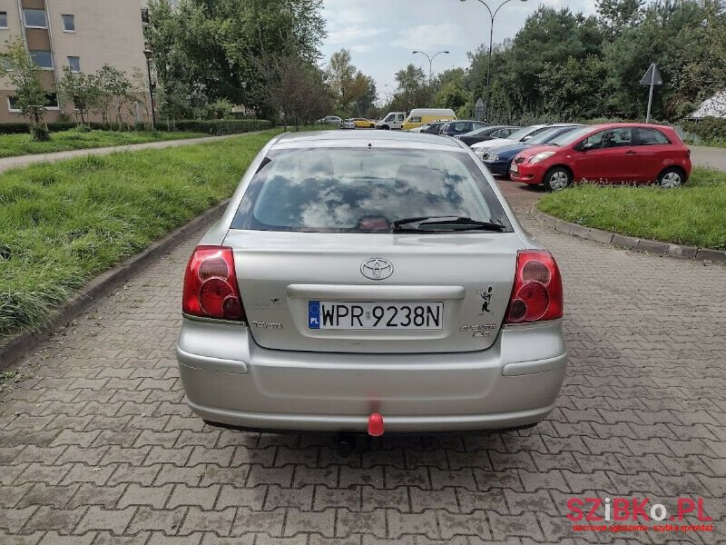 2004' Toyota Avensis photo #3