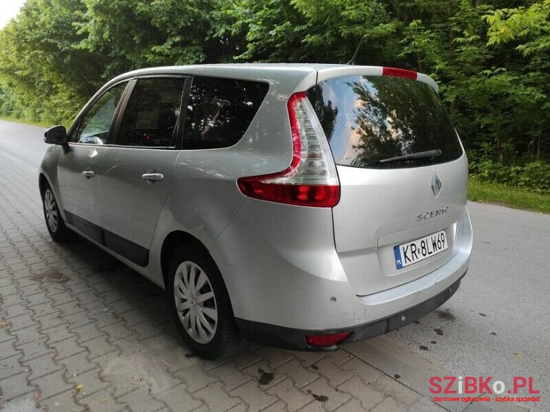 2009' Renault Scenic photo #3