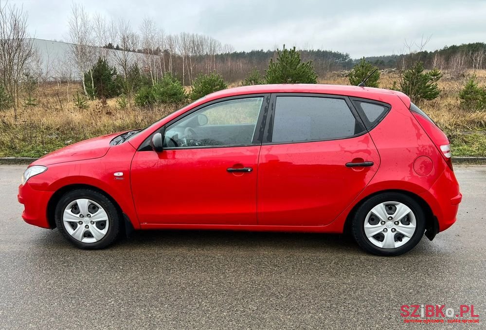 2010' Hyundai i30 1.4 Base photo #3