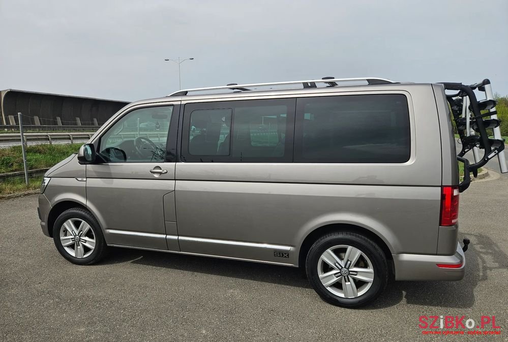 2017' Volkswagen Multivan photo #4