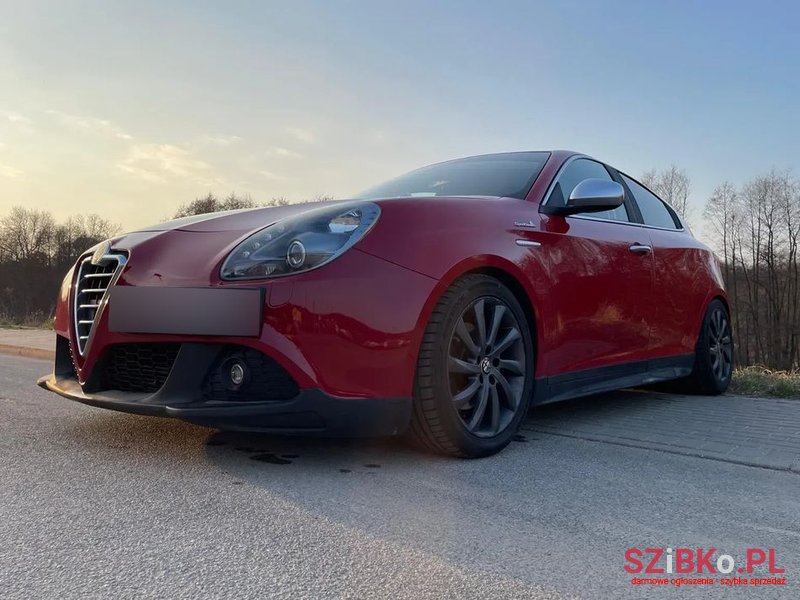 2012' Alfa Romeo Giulietta photo #3