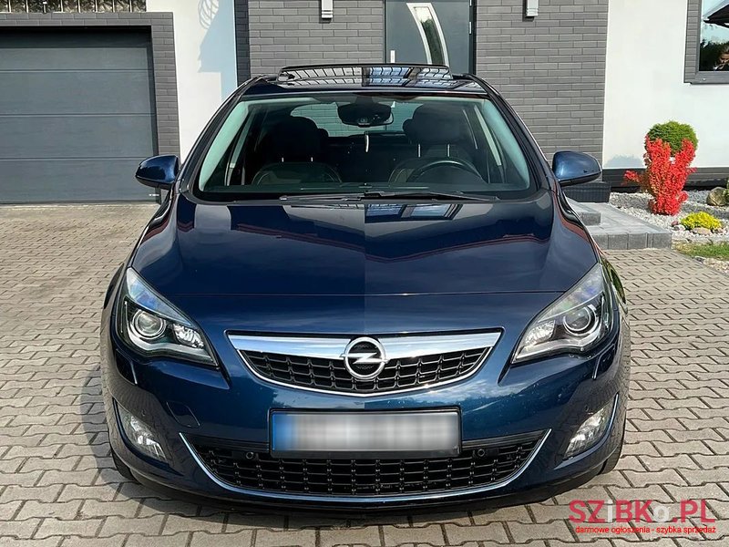 2010' Opel Astra photo #6