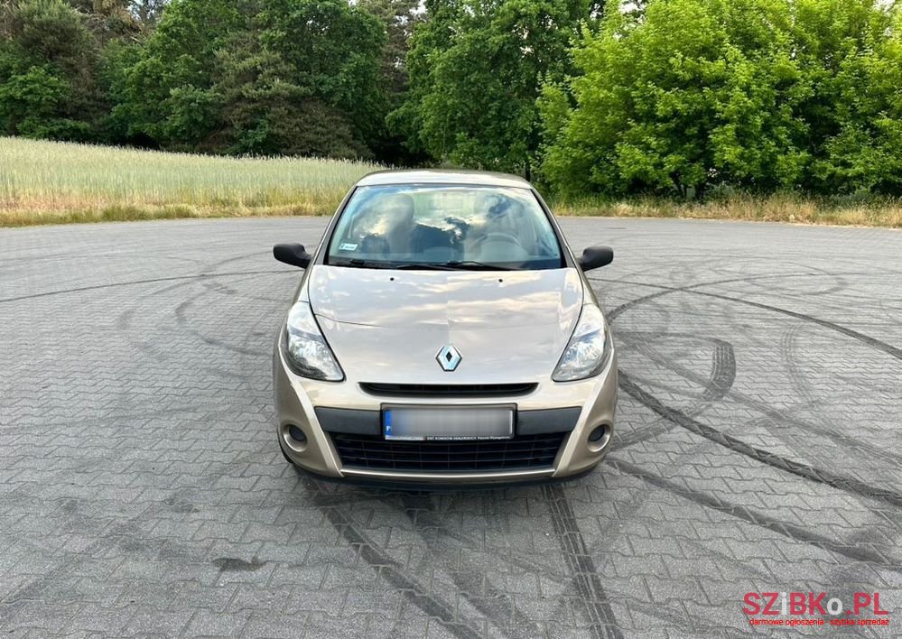 2008' Renault Clio photo #2