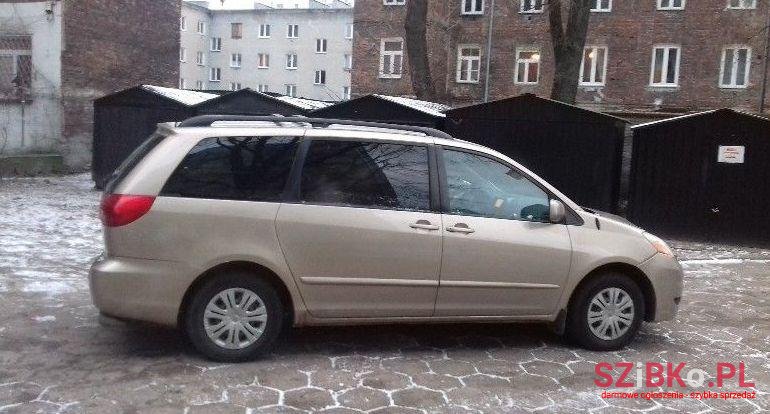 2006' Toyota Sienna photo #2
