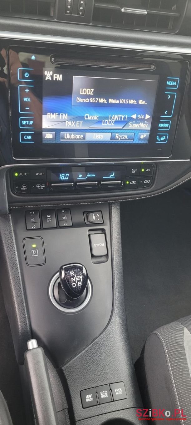 2016' Toyota Auris photo #5