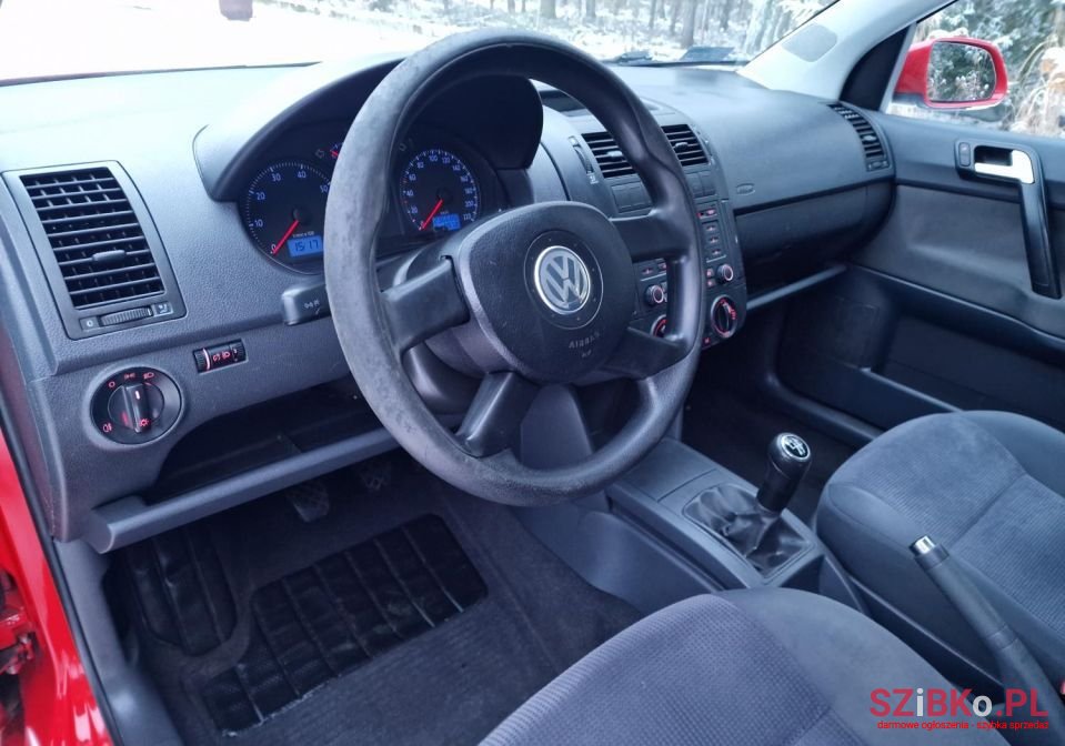 2005' Volkswagen Polo photo #5