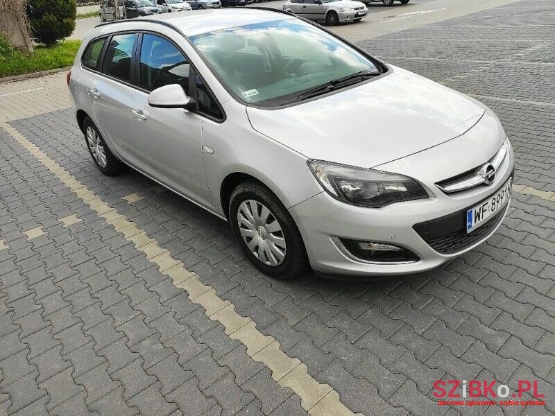 2013' Opel Astra photo #3